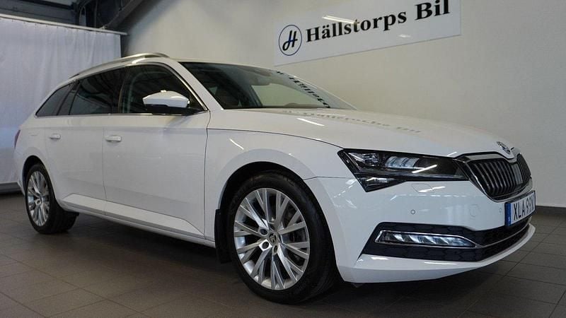 Vit Begagnad 2021 Skoda Superb Business Line Kombi | 269 900 kr (Bra pris) - Bild 1/4