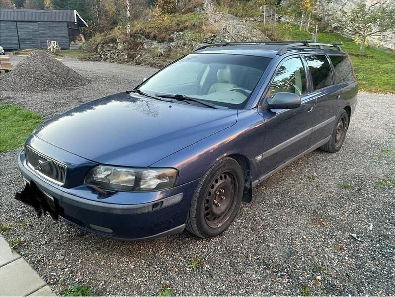 Blå Begagnad 2003 Volvo V70 Business Edition Kombi | 5 800 kr (Superpris) - Bild 1/4