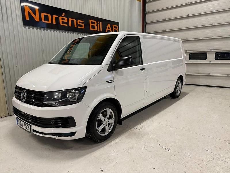 Vit Begagnad 2016 VW T6 Van | 149 000 kr (Dyr) - Bild 1/4