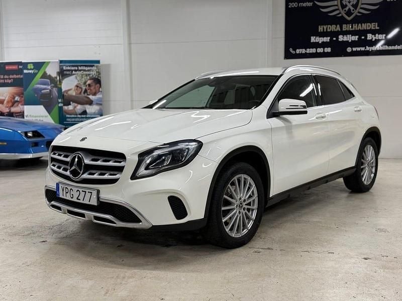 Vit Begagnad 2018 Mercedes GLA200 SUV | 210 000 kr (Marknadspris) - Bild 1/4