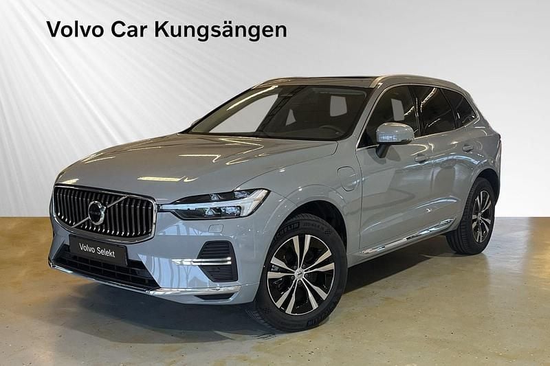 Grå Begagnad 2024 Volvo XC60 Core SUV | 539 900 kr (Marknadspris) - Bild 1/3