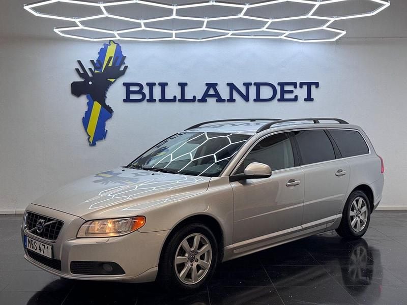 Ljusgrå Begagnad 2011 Volvo V70 Momentum Kombi | 49 900 kr (Marknadspris) - Bild 1/4
