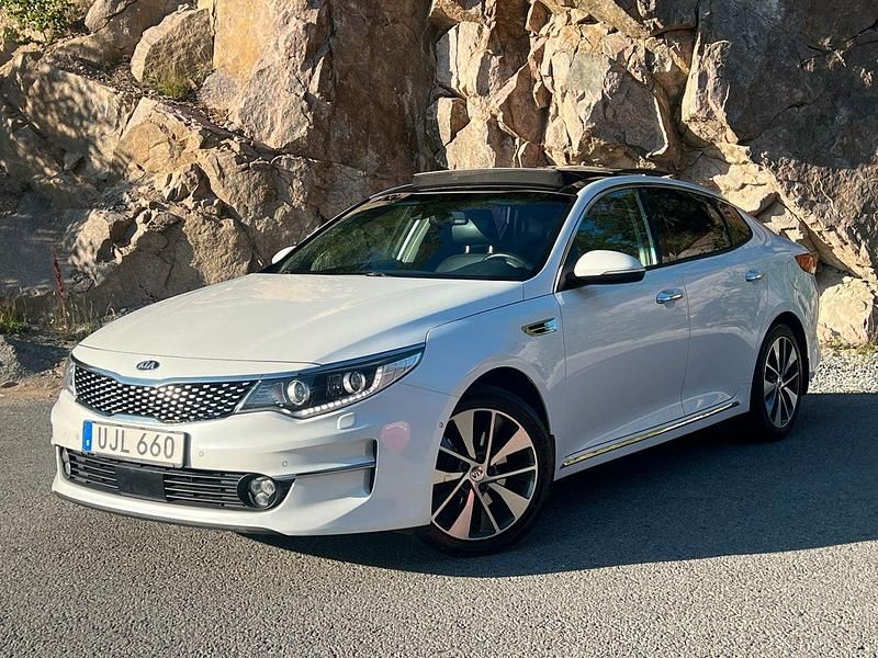 Vit Begagnad 2016 Kia Optima Sedan | 164 500 kr (Marknadspris) - Bild 1/4