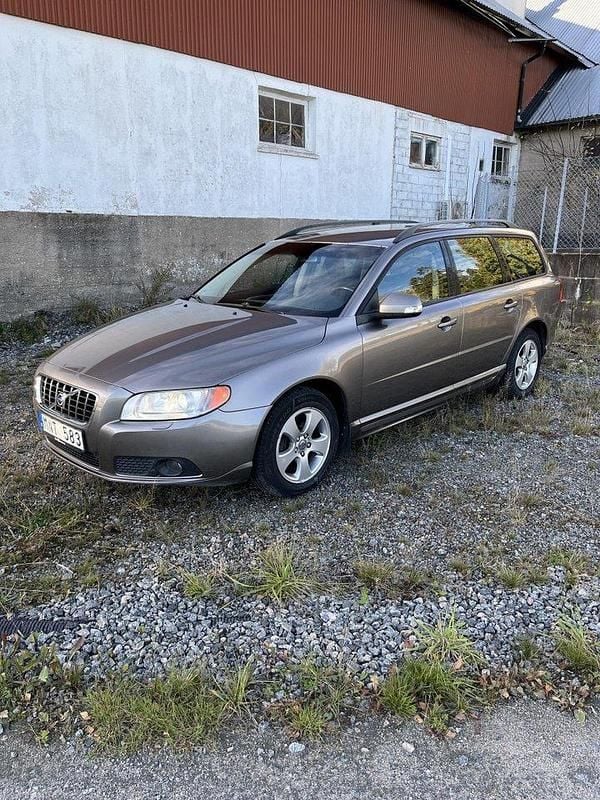 Grå Begagnad 2009 Volvo V70 Momentum Kombi | 59 000 kr (Superpris) - Bild 1/4
