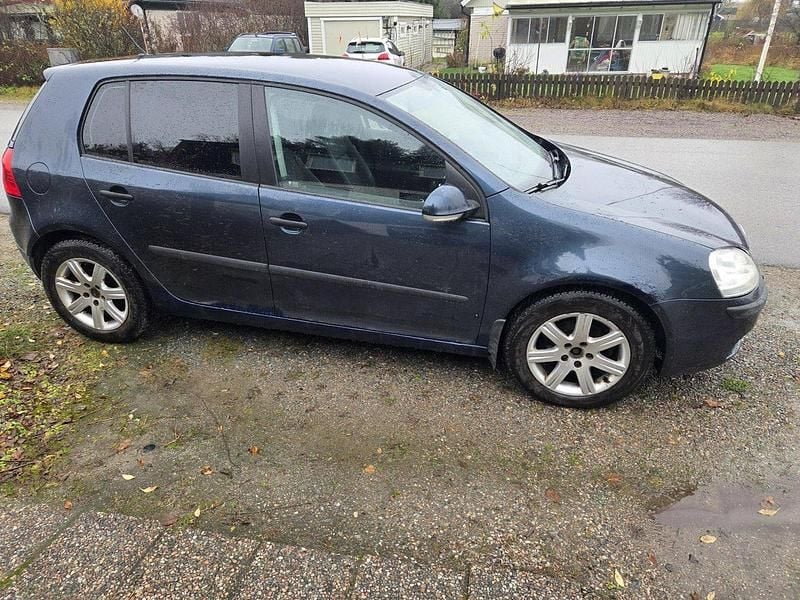 Blå Begagnad 2006 VW Golf V Trendline Halvkombi | 13 500 kr (Bra pris) - Bild 1/4