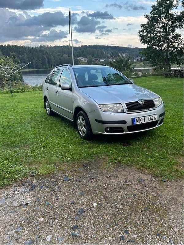 Silver Begagnad 2007 Skoda Fabia Kombi | 23 000 kr (Bra pris) - Bild 1/4