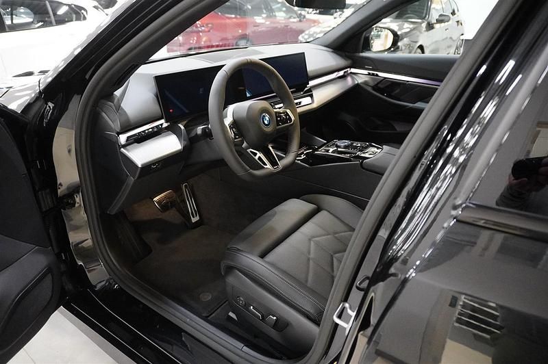 Begagnad BMW 530e Shadowline 2026 Svart Kombi