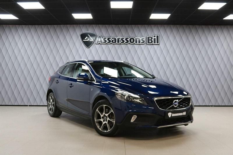 Blå Begagnad 2015 Volvo V40 CC Momentum Kombi | 184 900 kr (Marknadspris) - Bild 1/4