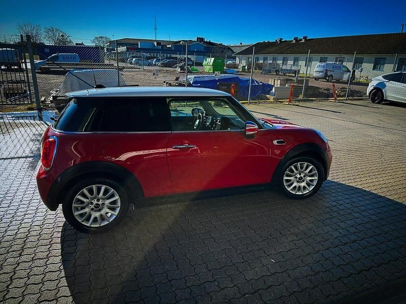 Röd Begagnad 2015 Mini Cooper D Halvkombi | 85 000 kr (Marknadspris) - Bild 1/4