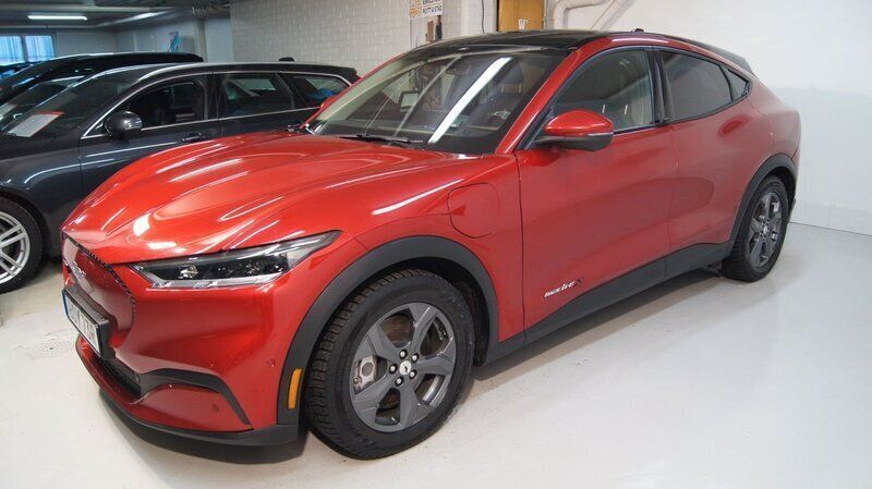 Begagnad Ford Mustang Mach-E Trend 216 kW (294 HK) 2021 Röd SUV