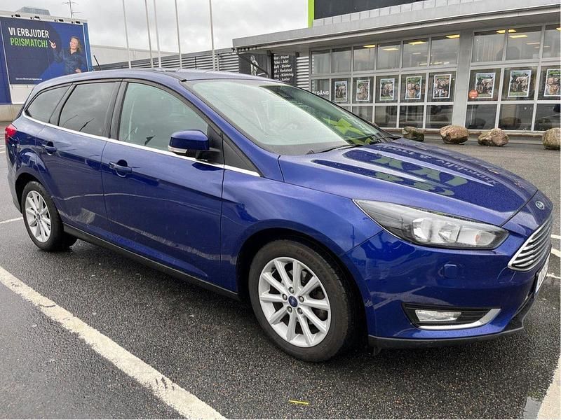 Blå Begagnad 2017 Ford Focus Titanium Kombi | 95 000 kr (Bra pris) - Bild 1/4