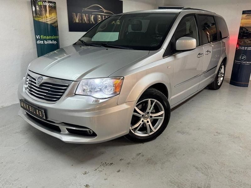 Grå Begagnad 2012 Lancia Voyager Minibuss | 89 900 kr (Marknadspris) - Bild 1/4