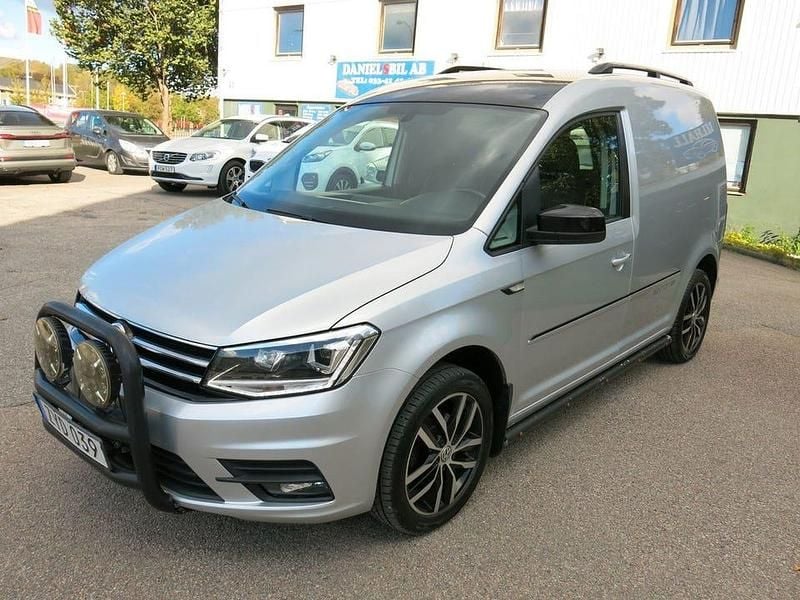 Flerfärgad (silver) Begagnad 2019 VW Caddy Exclusive Minibuss | 174 900 kr (Dyr) - Bild 1/4