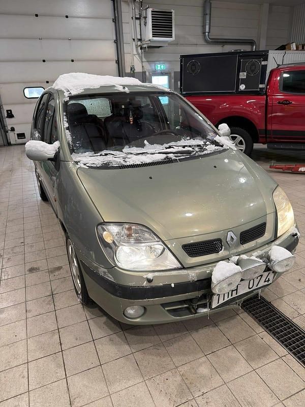 Begagnad Renault Scénic 139 HK (102 kW) 2002 Minibuss