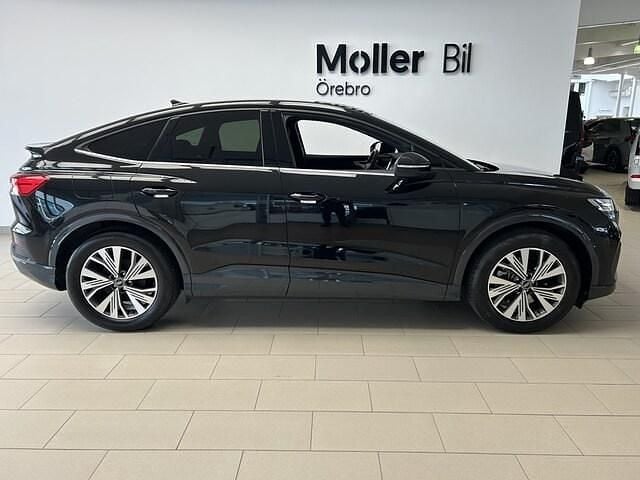 Begagnad Audi Q4 Sportback e-tron Proline 150 kW (204 HK) 2022 Mytsvart metallic SUV