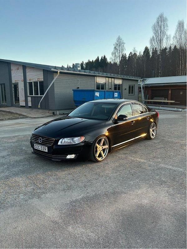 Svart Begagnad 2010 Volvo S80 Summum Sedan | 79 000 kr (Lite dyr) - Bild 1/4
