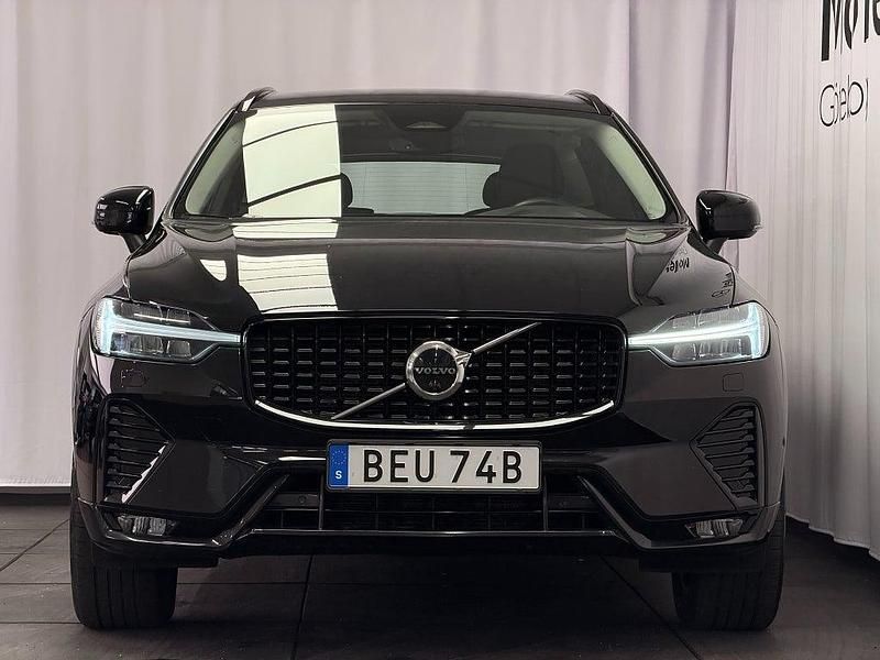Begagnad Volvo XC60 R-Design 250 HK (183 kW) 2023 Svart SUV