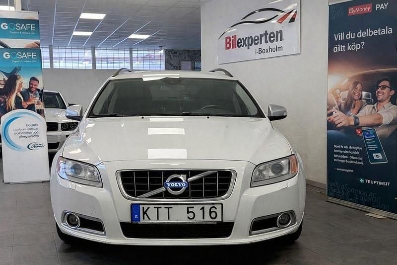 Begagnad Volvo V70 Momentum 163 HK (119 kW) 2010 Vit Kombi
