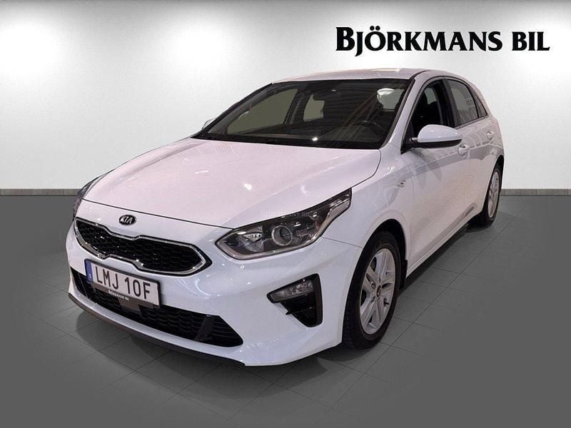 Vit Begagnad 2019 Kia Ceed Halvkombi | 154 900 kr (Marknadspris) - Bild 1/4