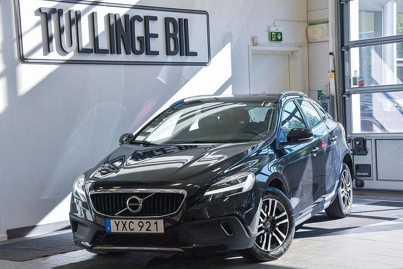 Svart Begagnad 2017 Volvo V40 CC Momentum Kombi | 229 800 kr (Lite dyr) - Bild 1/4