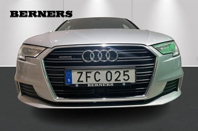 Begagnad Audi A3 Sport 186 HK (136 kW) 2018 Silver SUV