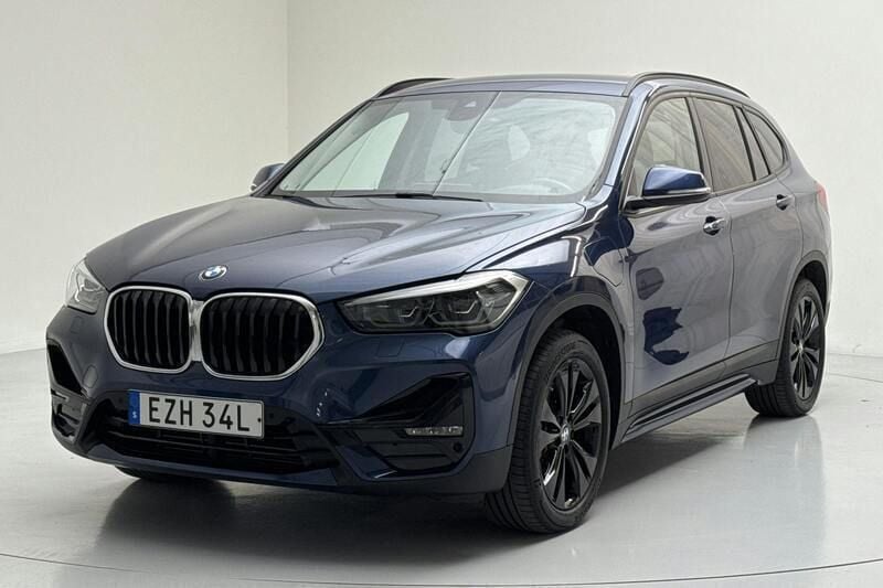 Blå Begagnad 2021 BMW X1 Sport Line SUV | 289 900 kr (Bra pris) - Bild 1/4