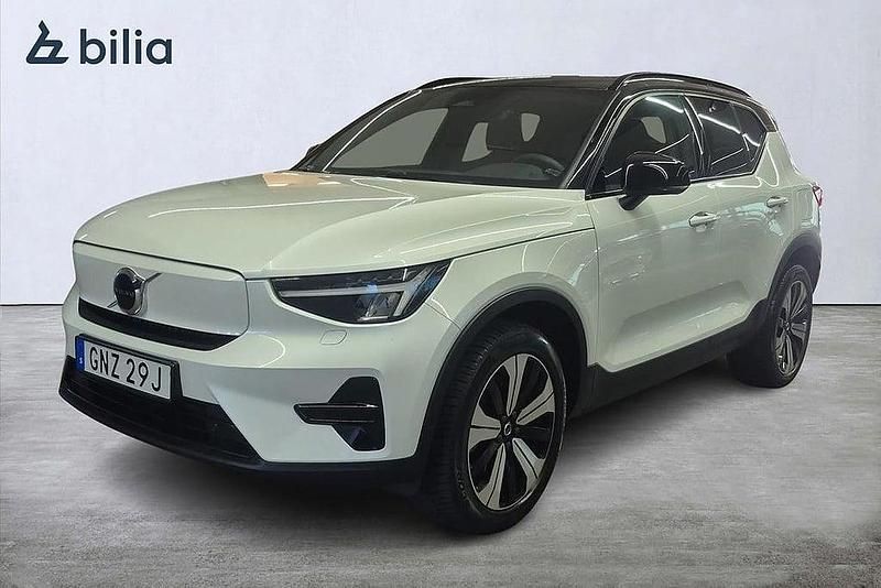 Vit Begagnad 2022 Volvo XC40 Core SUV | 319 900 kr - Bild 1/3
