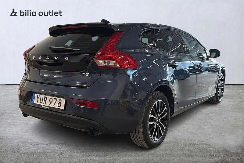 Begagnad Volvo V40 Momentum 152 HK (111 kW) 2017 Blå Halvkombi