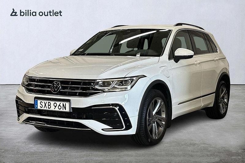 Vit Begagnad 2022 VW Tiguan R-line SUV | 349 900 kr (Marknadspris) - Bild 1/4