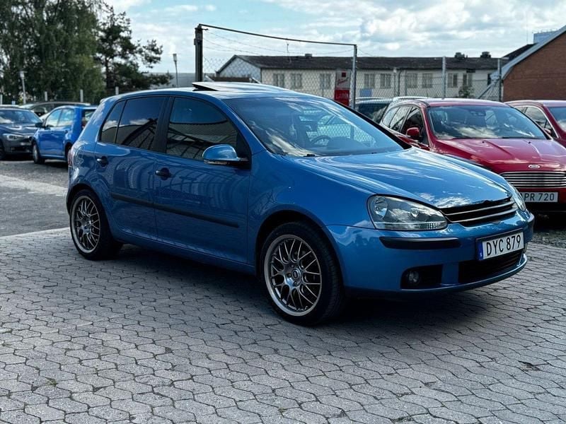 Blå Begagnad 2004 VW Golf IV Trendline Halvkombi | 39 900 kr (Dyr) - Bild 1/4