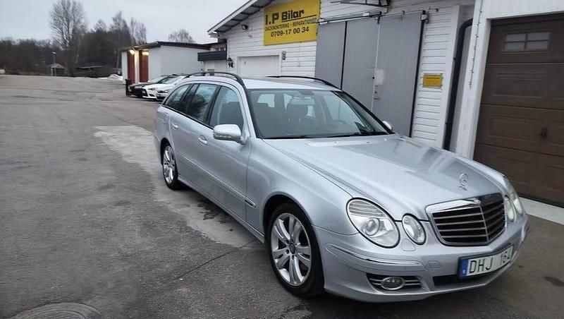 Silver Begagnad 2007 Mercedes E230 Avantgarde Kombi | 89 000 kr - Bild 1/4
