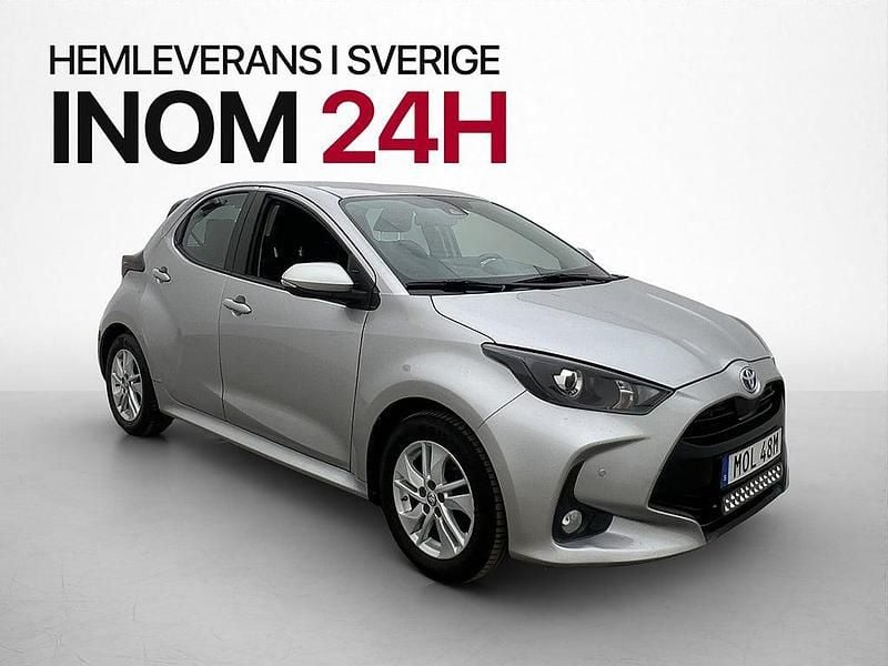 Begagnad Toyota Yaris Hybrid Active 116 HK (85 kW) 2022 Silver Halvkombi