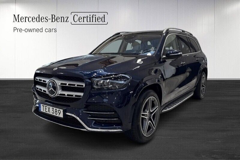 Mörkblå (blue) Begagnad 2022 Mercedes GLS400 AMG Line Premium Plus SUV | 869 900 kr (Marknadspris) - Bild 1/4