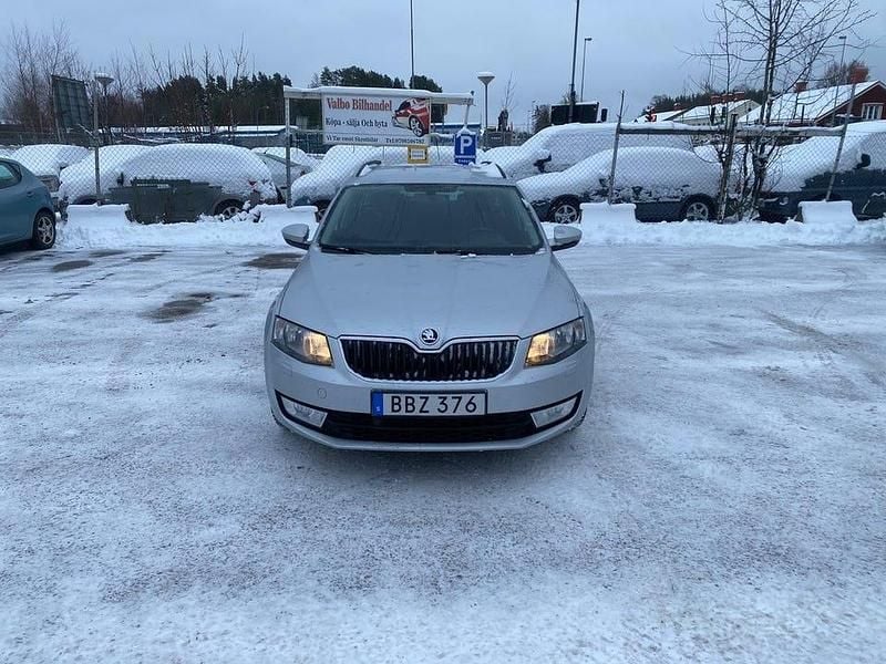 Silver Begagnad 2016 Skoda Octavia Ambition Kombi | 64 900 kr (Superpris) - Bild 1/4
