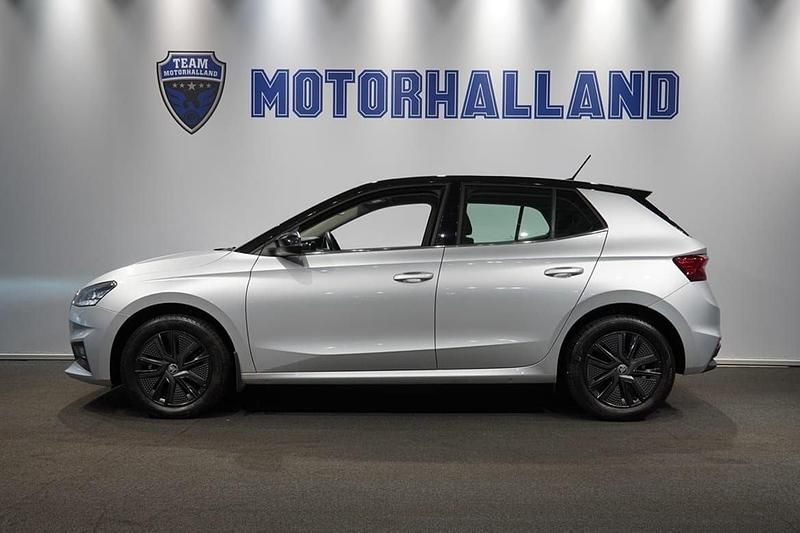 Silver Begagnad 2023 Skoda Fabia Halvkombi | 214 900 kr (Marknadspris) - Bild 1/4