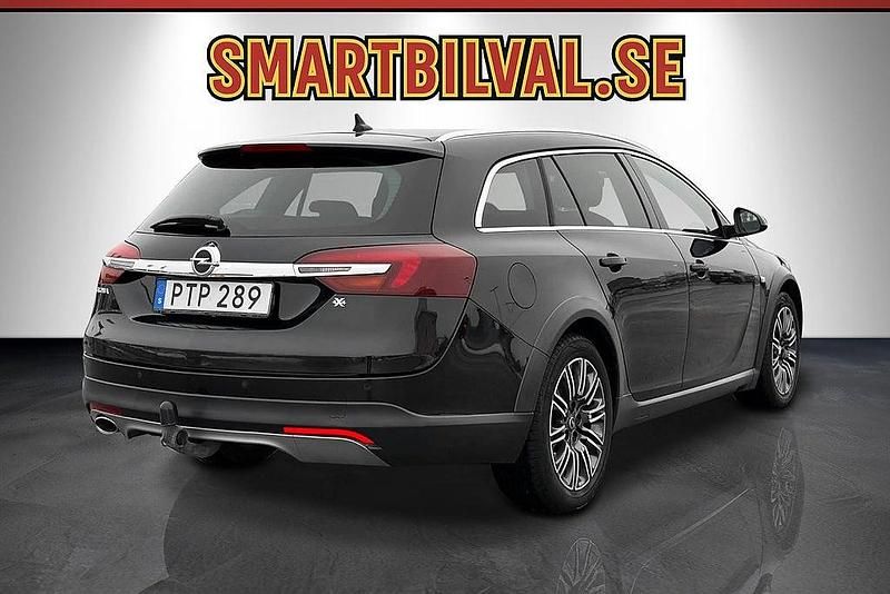 Begagnad Opel Insignia Country Tourer Business 170 HK (125 kW) 2015 Svart Kombi