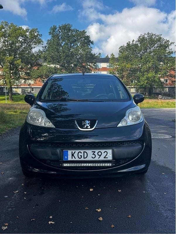 Svart Begagnad 2007 Peugeot 107 Halvkombi | 25 000 kr (Marknadspris) - Bild 1/4