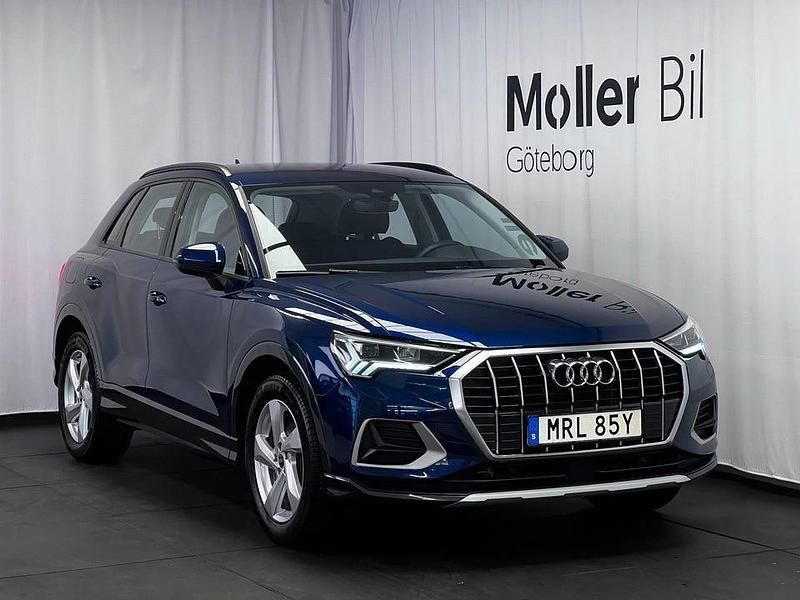 Navarrablå metallic Begagnad 2024 Audi Q3 Advanced Plus SUV | 345 900 kr (Marknadspris) - Bild 1/3