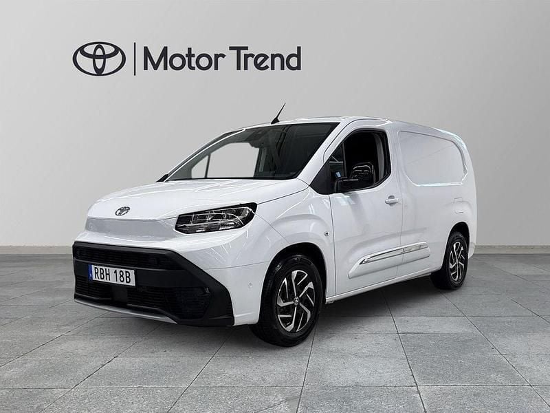 Vit Ny 2024 Toyota Proace City Van | 419 900 kr (Marknadspris) - Bild 1/4