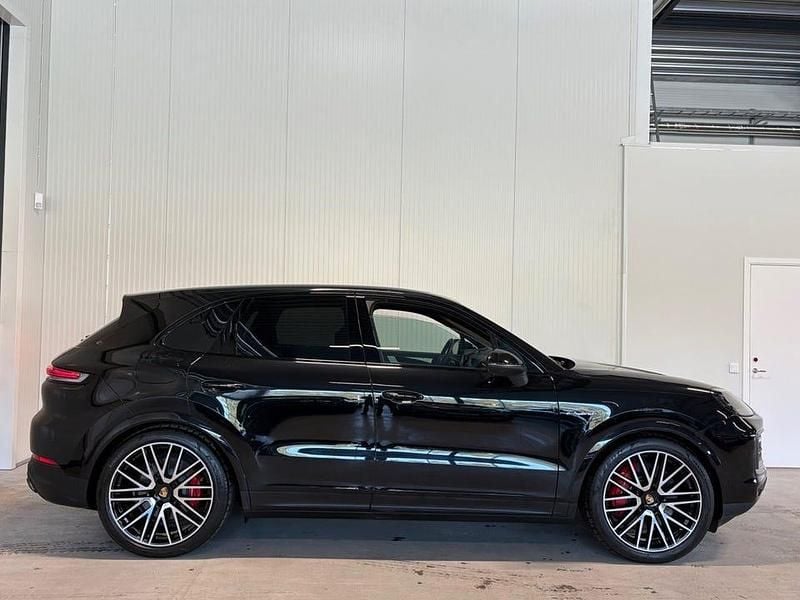 Begagnad Porsche Cayenne S E-Hybrid 520 HK (382 kW) 2024 Svart SUV