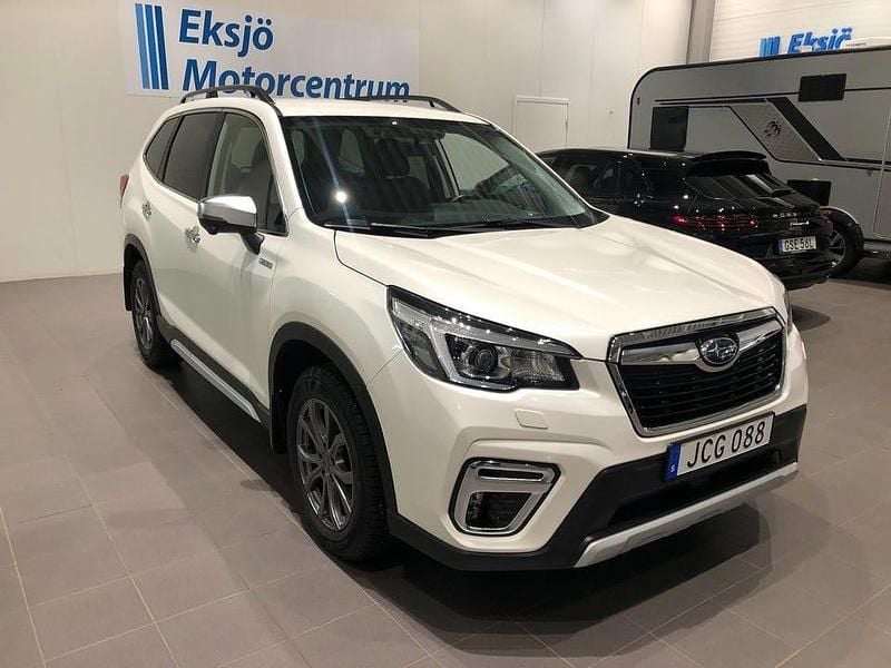 Vit Begagnad 2020 Subaru Forester SUV | 299 000 kr (Marknadspris) - Bild 1/4