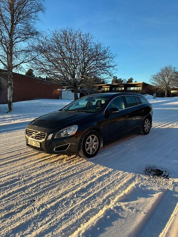 Begagnad 2011 Volvo V60 Kombi | 52 900 kr (Bra pris) - Bild 1/4