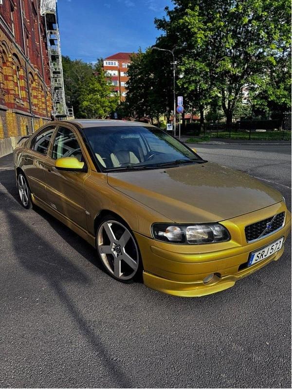 Gul Begagnad 2001 Volvo S60 Sedan | 65 000 kr (Dyr) - Bild 1/4
