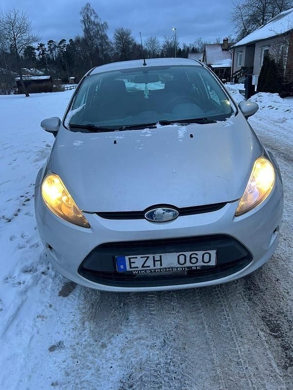 Begagnad Ford Fiesta 75 HK (55 kW) 2010 Halvkombi