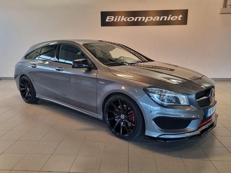 Mörkgrå Begagnad 2015 Mercedes CLA250 AMG Sedan | 209 900 kr (Marknadspris) - Bild 1/4