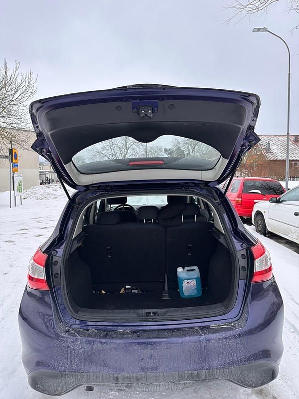 Begagnad Nissan Pulsar 115 HK (84 kW) 2015 Halvkombi