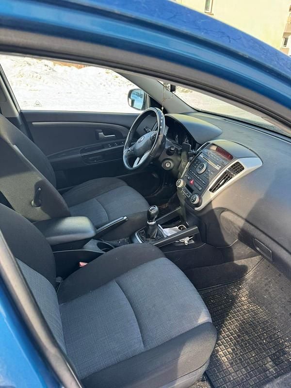 Begagnad Kia Ceed Sportswagon 115 HK (84 kW) 2010 Blå Kombi