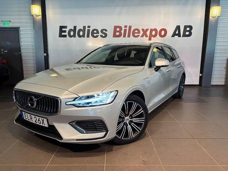 Birch light metallic metallic Begagnad 2020 Volvo V60 Inscription Kombi | 289 900 kr (Marknadspris) - Bild 1/4