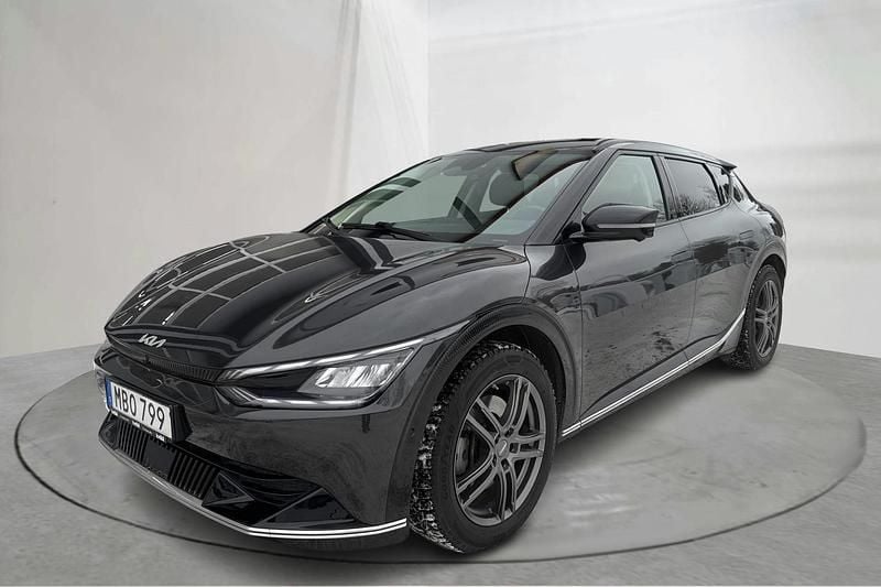 Grå Begagnad 2023 Kia EV6 Base SUV | 342 900 kr (Superpris) - Bild 1/4