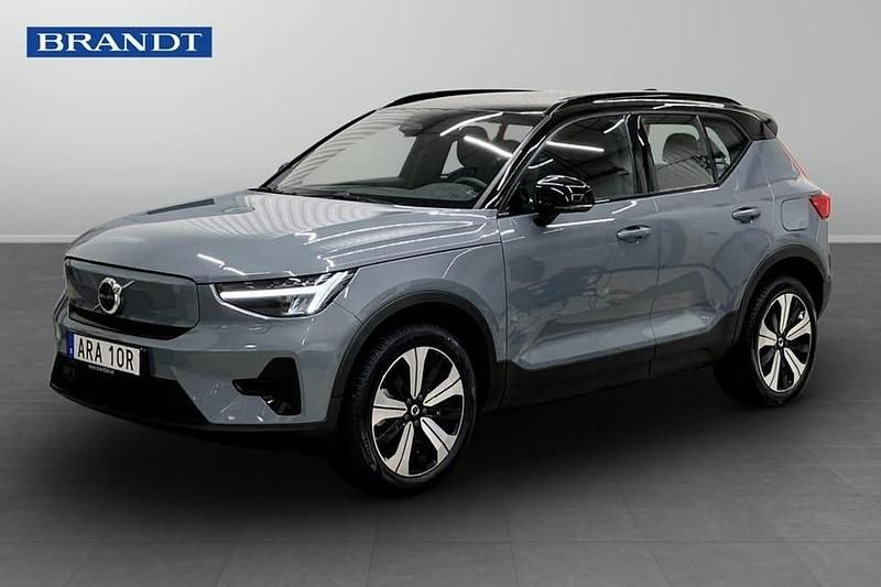 Grå Begagnad 2023 Volvo XC40 Core SUV | 329 900 kr - Bild 1/4